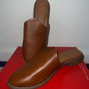 Universal threads brown, leather mules